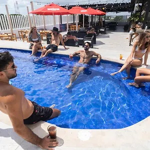 nomads-party-hotel-hostel.quintano-roohotels.com/